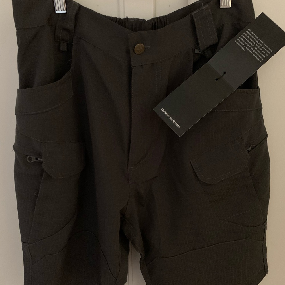 NWT Men’s Black Tactical Cargo Shorts